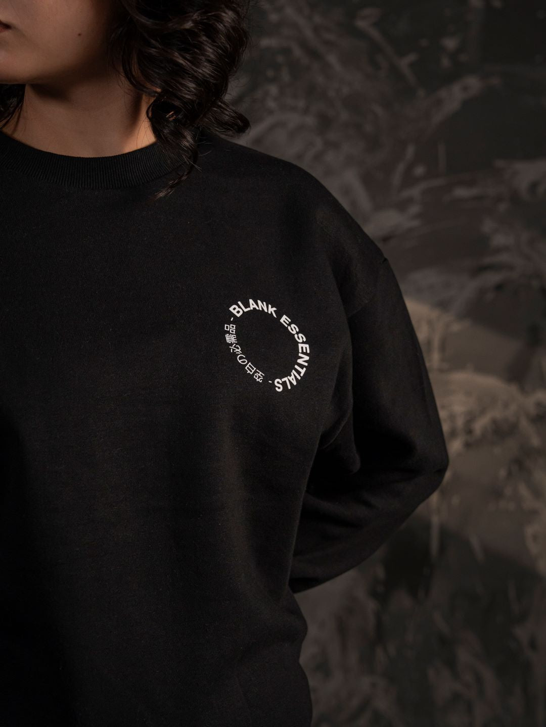 Blank Essential Crewneck – Black